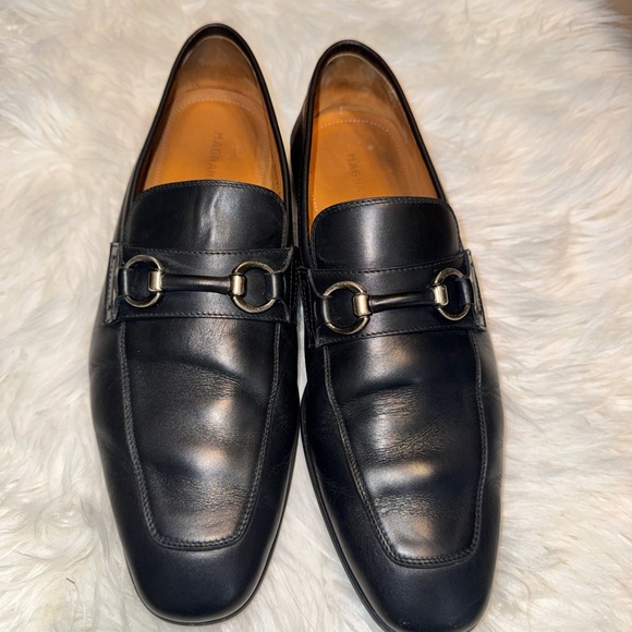 Magnanni Black Leather Slip-On Loafers